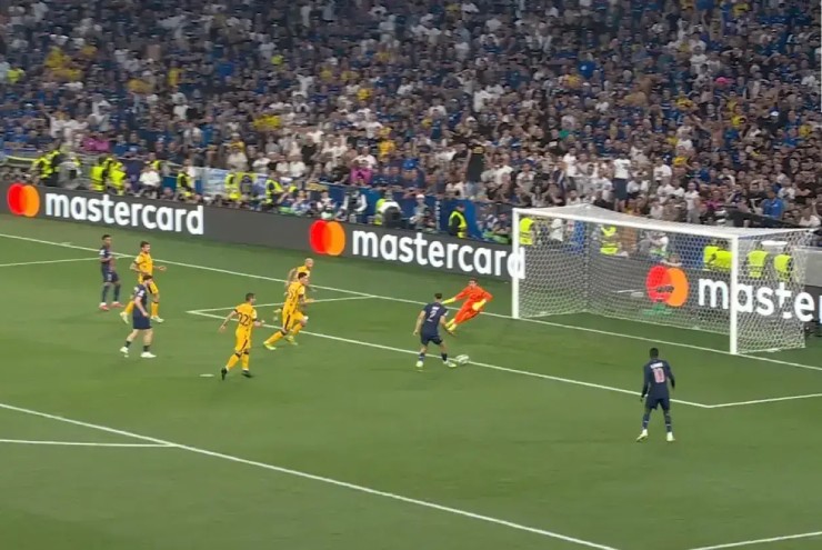 Hàng thủ Inter Milan "lạc mất" Hakimi trong vòng cấm dù có đủ quân số