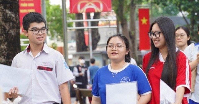 Hơn 67.000 thí sinh đua ‘gỡ điểm’ để tìm suất vào đại học