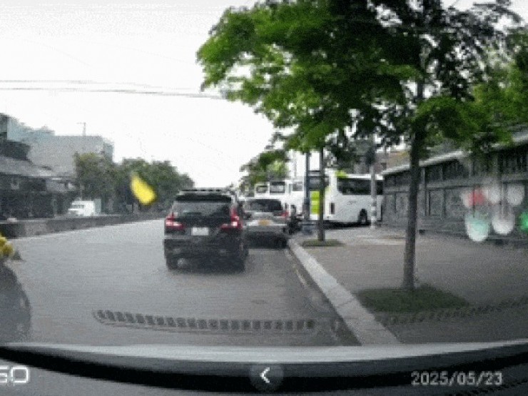 Tài xế ô tô mở cửa gây tai nạn còn đòi bồi thường 3 triệu đồng bị phạt “nặng“