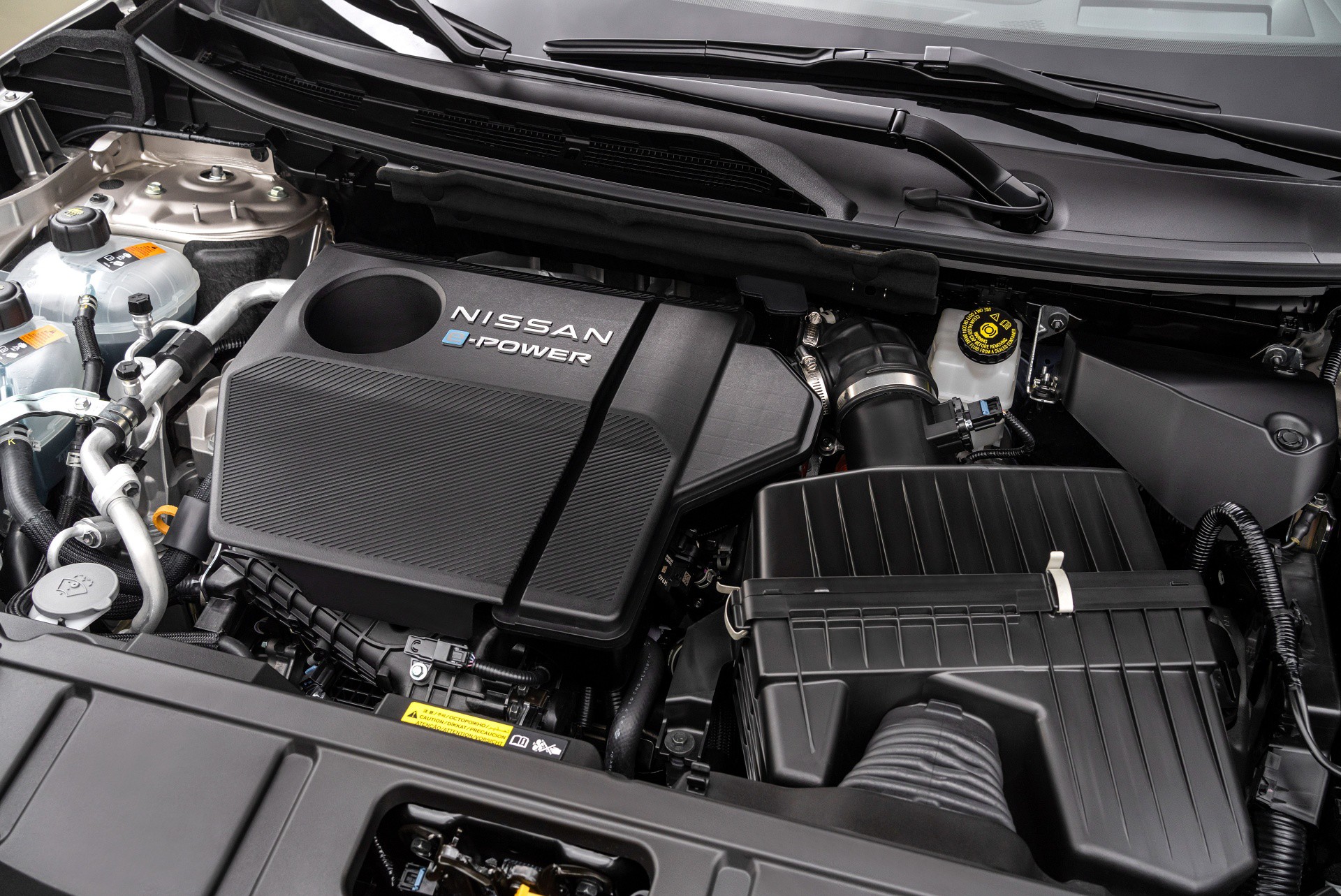Nissan hé lộ thông tin về công nghệ e-Power - 1