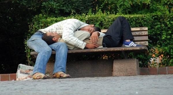 Người dân trong làng đều bất ngờ ngủ gục trong nhiều ngày. Ảnh: RT