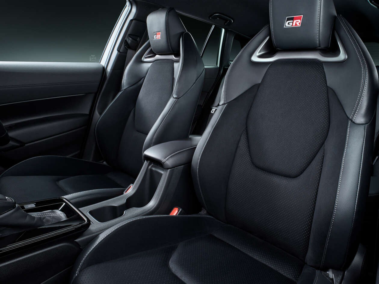 Phiên bản hiệu suất cao của dòng xe Corolla Cross GR Sport lộ diện - 5