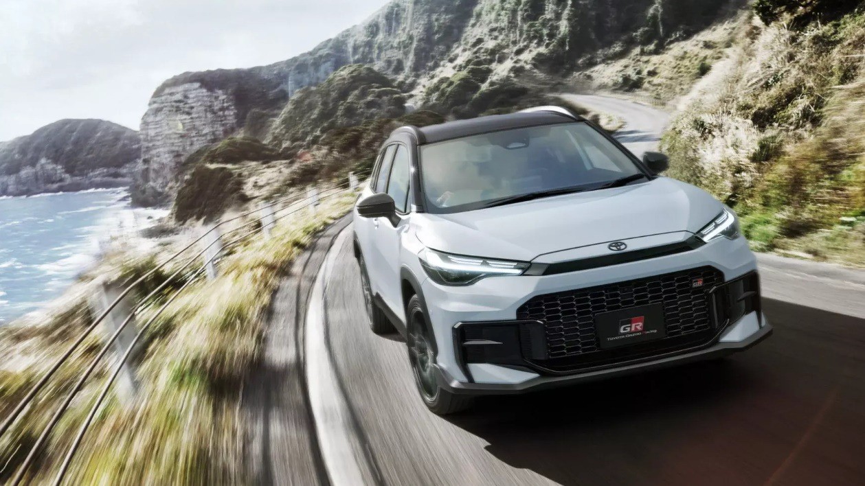 Phiên bản hiệu suất cao của dòng xe Corolla Cross GR Sport lộ diện - 1