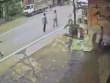 VIDEO: Xe máy tông 3 người đi bộ dưới lòng đường