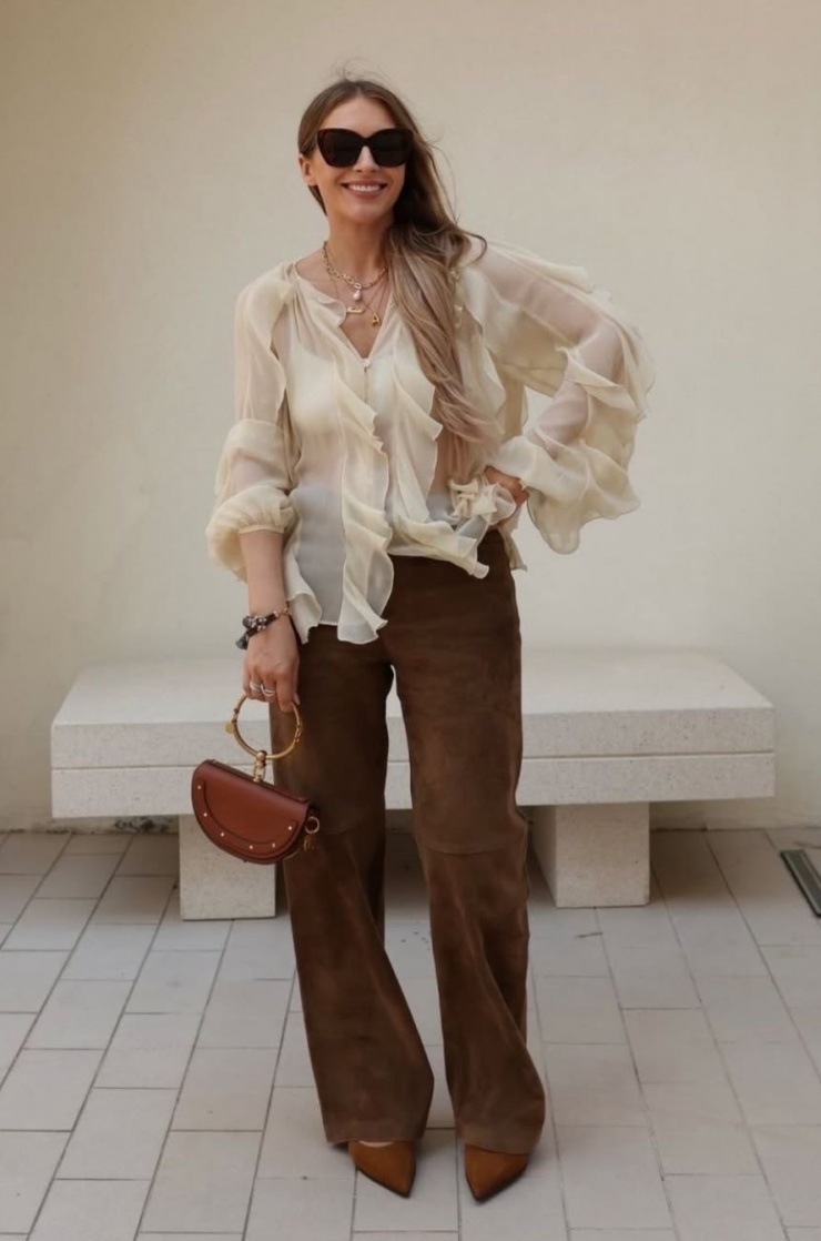 Đến năm 2016, Clare Waight Keller - giám đốc sáng tạo bấy giờ của Chloé - đã góp phần đưa phong cách này lên sàn diễn Thu Đông 2016. Hiện nay, Chloé và Giambattista Valli là hai thương hiệu đặc trưng với mốt này, tạo nên sự kết hợp giữa phong cách boho của thập niên 1970, vẻ lãng mạn của thế kỷ 18 và chủ nghĩa hiện đại. Ảnh: Pinterest
