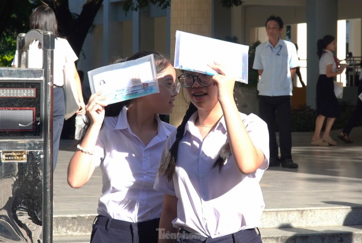 Hơn 11.000 thí sinh Đà Nẵng thi lớp 10 trong thời tiết nóng bức - 5