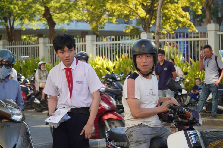 Hơn 11.000 thí sinh Đà Nẵng thi lớp 10 trong thời tiết nóng bức - 7