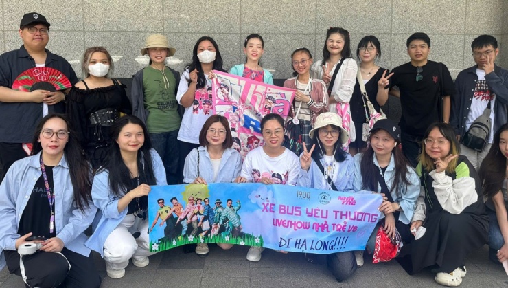 Khán giả chương trình đa số ở độ tuổi 20-35, đến từ Hà Nội, Hải Phòng. Minh Long, 25 tuổi, nói đêm diễn tuyệt vời. Anh cùng nhóm bạn từ Hà Nội đến Hạ Long xem show. Thùy Trang cho biết thích các gương mặt của Nhà Trẻ vì gần gũi, hài hước, luôn biểu diễn sung sức.