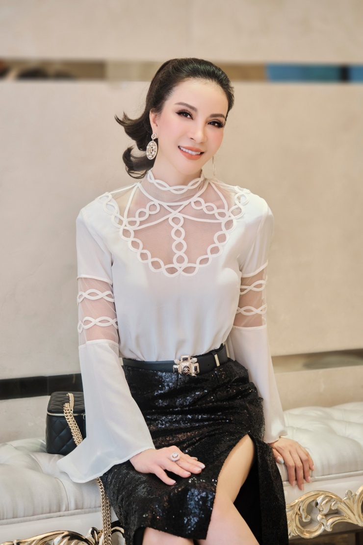 "Người đẹp không tuổi" sống một mình trong biệt thự mặt tiền, rộng 800m2, nhan sắc tuổi 52 tuổi gây sốt - 5