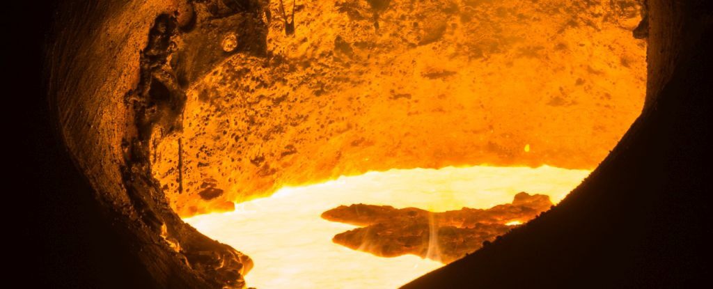 Nghiên cứu&nbsp;mới cho thấy&nbsp;các kim loại nặng nóng chảy như vàng đang rò rỉ ra khỏi lõi Trái đất.