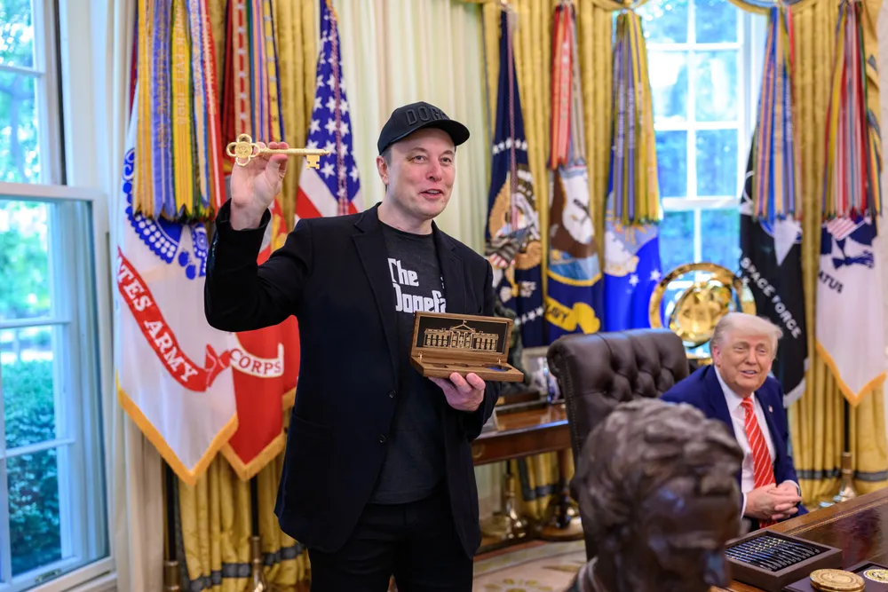 Tỉ phú Elon Musk (trái) và Tổng thống Mỹ Donald Trump tại Nhà Trắng. Ảnh: WHITE HOUSE