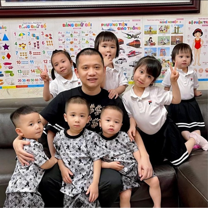 Anh Hiếu và 7 đứa con, năm 2023. Ảnh nhân vật cung cấp
