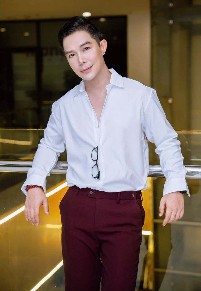 Ca sĩ Nathan Lee.