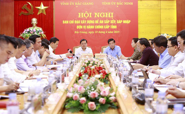 Tỉnh ủy Bắc Giang và Bắc Ninh họp bàn về sáp nhập tỉnh.