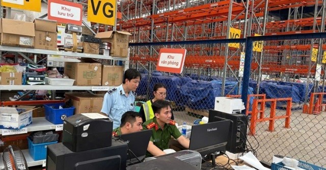 Ông chủ của kho hàng hơn 220.000 sản phẩm nhập ...