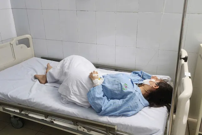 Nữ điều dưỡng đang được điều trị sau khi bị hành hung