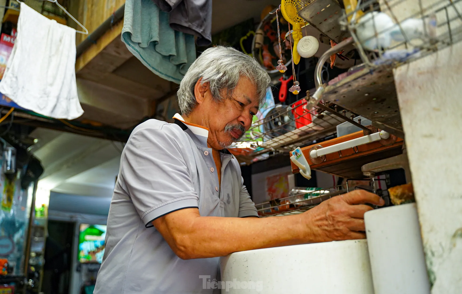 Đủ ‘chiêu’ tránh nóng ngày Hà Nội nắng như &#39;đổ lửa&#39; - 5
