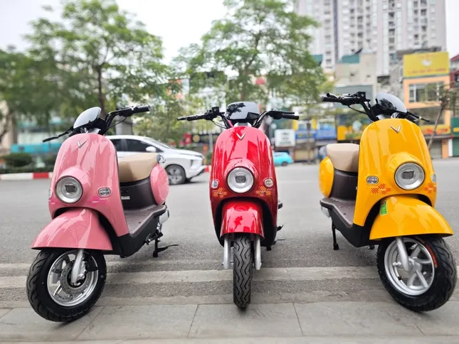 Nhiều mẫu xe máy điện giảm giá mạnh