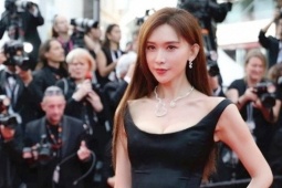 Hình ảnh gây sốc của  " mỹ nhân được khao khát nhất showbiz "  nghi đổ vỡ hôn nhân?
