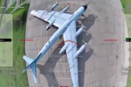 Tiết lộ cách thức  " lạ "  Ukraine dùng điều khiển UAV tấn công loạt máy bay sâu trong đất Nga