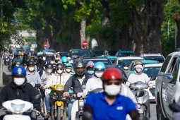 Đủ  chiêu  tránh nóng ngày Hà Nội nắng như  ' đổ lửa ' 