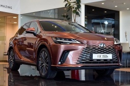 Ảnh thực tế Lexus RX 350h 2025 tại đại lý, giá từ 3,5 tỷ đồng