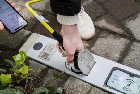 Bộ sạc xe điện bên lề đường nhỏ gọn như ổ cắm tại nhà