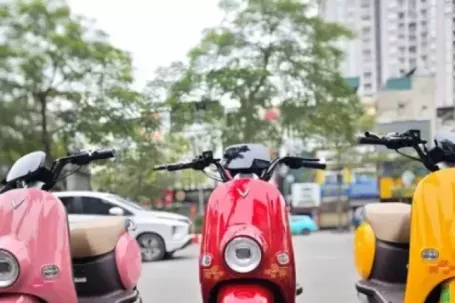 Nhiều mẫu xe máy điện giảm giá mạnh