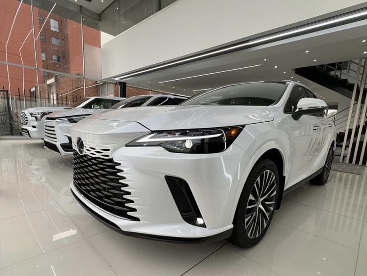 Ảnh thực tế Lexus RX 350h 2025 tại đại lý, giá từ 3,5 tỷ đồng - 4