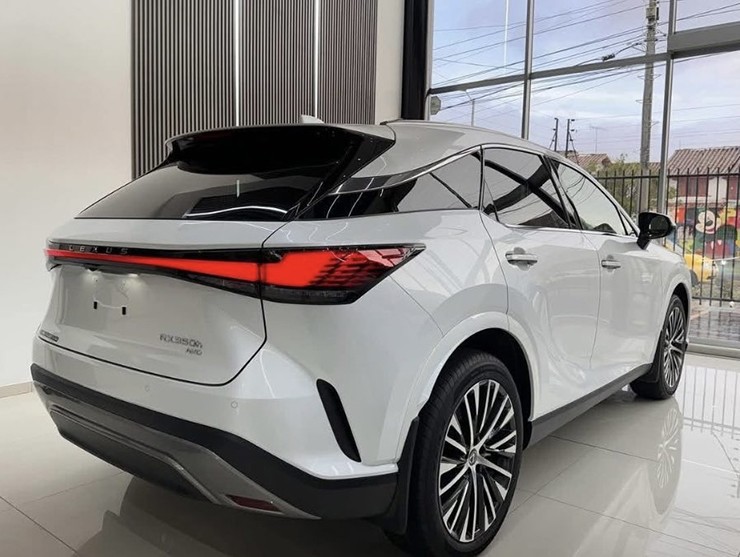 Ảnh thực tế Lexus RX 350h 2025 tại đại lý, giá từ 3,5 tỷ đồng - 5