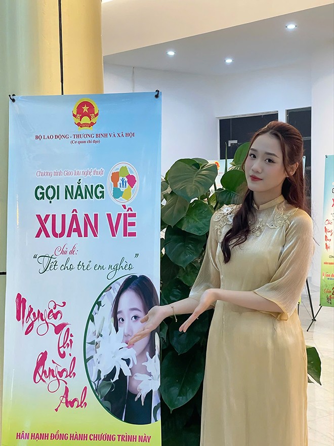 Quỳnh Anh tại chương trình giao lưu nghệ thuật “Gọi Nắng - Xuân về” &nbsp;