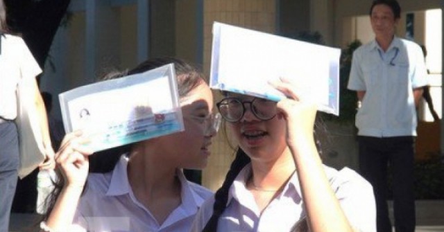 Hơn 11.000 thí sinh Đà Nẵng thi lớp 10 trong thời tiết nóng bức