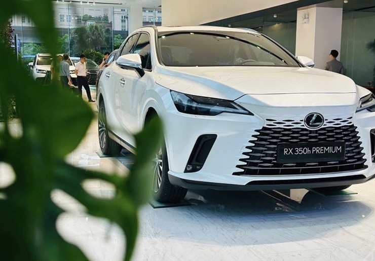 Ảnh thực tế Lexus RX 350h 2025 tại đại lý, giá từ 3,5 tỷ đồng - 1