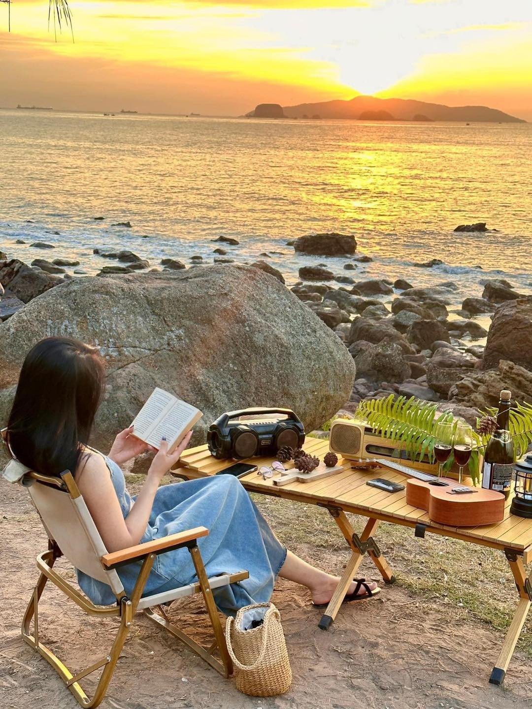 Cảnh bình minh hay hoàng hôn tại bãi Đông được du khách đặc biệt yêu thích. Ảnh: Quốc Duy