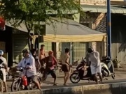 An ninh - Xã hội - 2 nhóm đánh nhau gây náo loạn trên đường ở TP.HCM