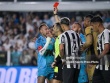 Kỳ lạ Neymar cố tình dùng tay để ghi bàn, nhận thẻ đỏ cay đắng
