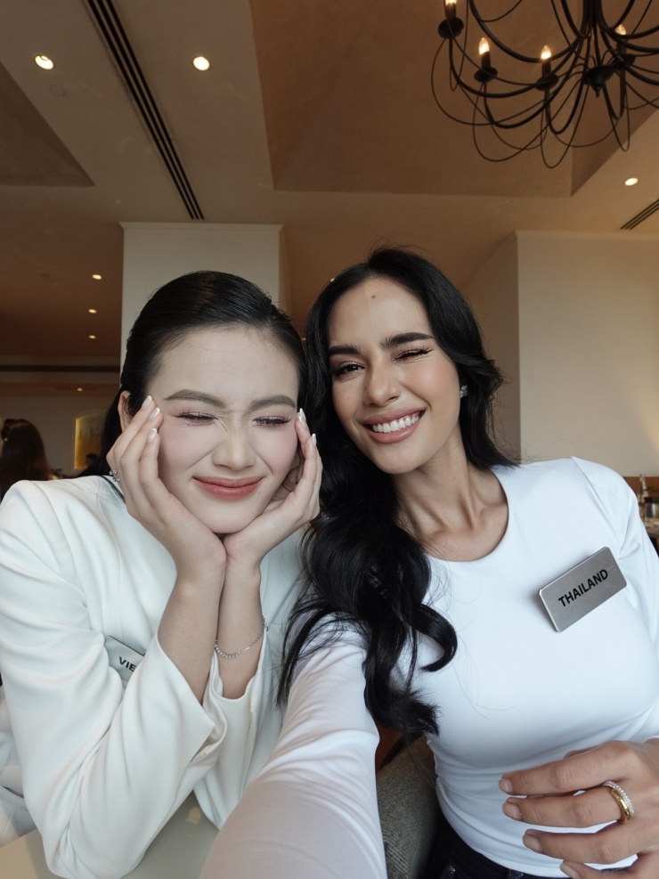 Ý Nhi thân thiết tân Hoa hậu Thế giới - 8