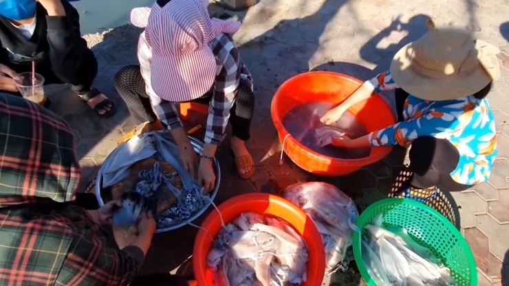 Tại các chợ hải sản ở Phan Thiết, mực luôn là sản phẩm được bày&nbsp;bán khá nhiều.