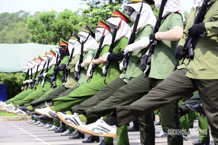 &nbsp;“Khó nhất không phải đi đều mà là duy trì được sự đồng bộ trong cả chặng đường dài” – Đại úy Đậu Thanh Bắc nhấn mạnh yêu cầu khắt khe của nhiệm vụ.