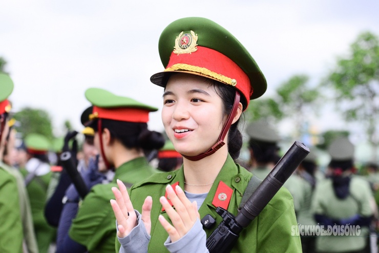 Nguyễn Bảo Trinh, chiến sĩ từng hoàn thành nhiệm vụ A50 xúc động: “Được tiếp tục sải bước trên Quảng trường Ba Đình là dấu mốc lớn trong sự nghiệp của tôi”.