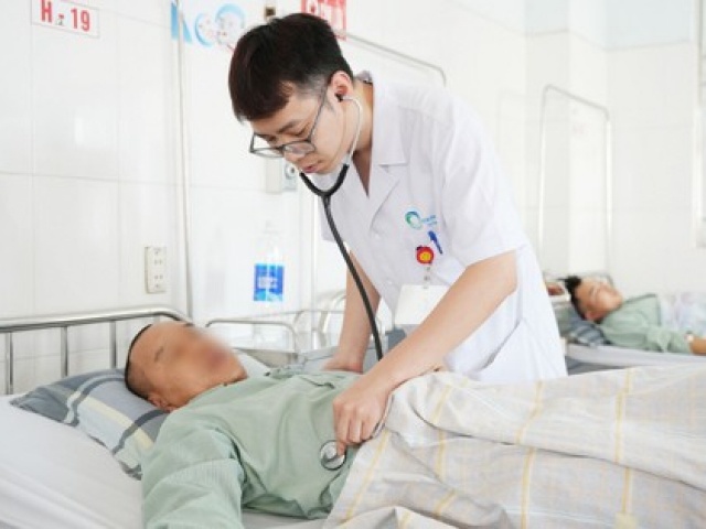 Chạy marathon, 2 người đàn ông nhập viện cấp cứu