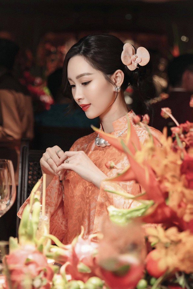 Khác với Á hậu Phương Nhi, 2 Hoa hậu Việt Nam này lấy chồng hào môn vẫn tích cực xuất hiện trên mạng xã hội - 1