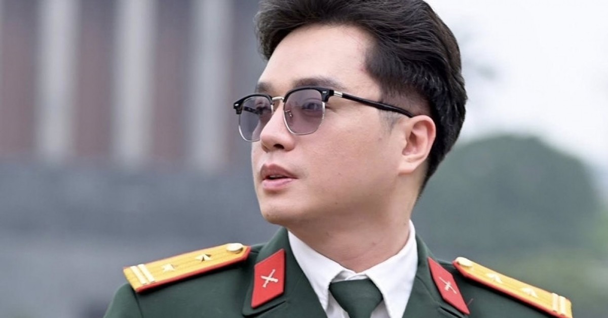 Trung tá quân đội 42 tuổi trẻ đẹp như hot boy l...