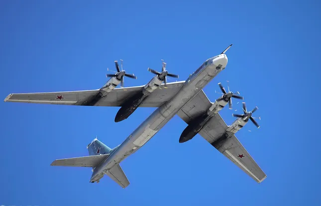 Một chiếc máy bay ném bom chiến lược hạng nặng Tupolev Tu-95 của Nga. (Ảnh: Wikipedia)