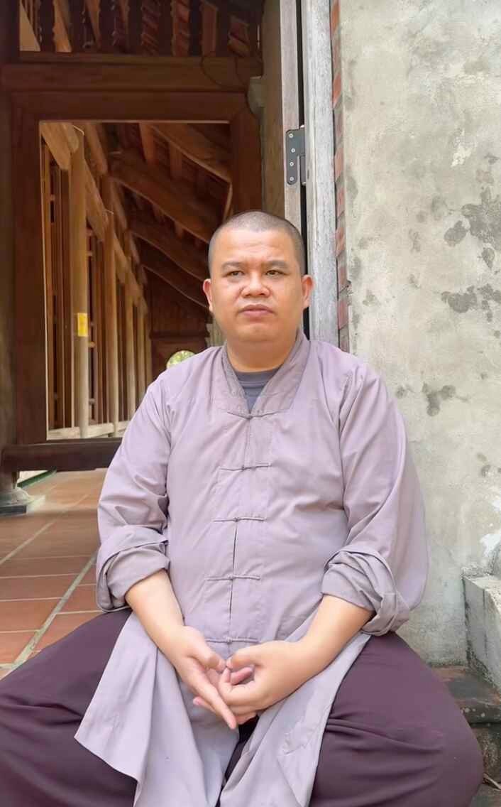 Trong các livestream của mình, thầy Thích Khai Quảng vẫn thể hiện một thái độ lạc quan, trò chuyện dí dỏm và hài hước.