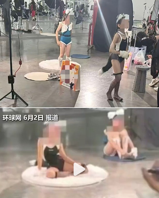 Các bé gái tạo dáng ở triển lãm hoạt hình. Ảnh: Weibo