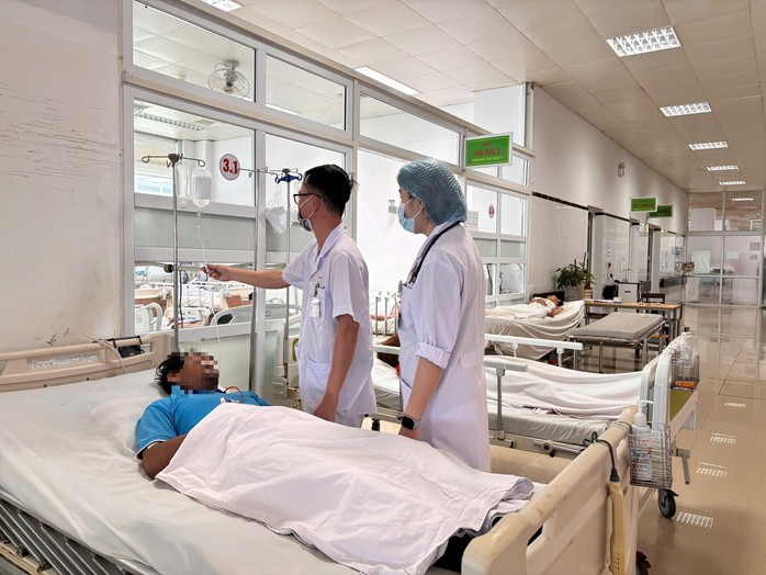 Bệnh nhân nghi bị ngộ độc nấm đang được điều trị tại Bệnh viện Đa khoa vùng Tây Nguyên