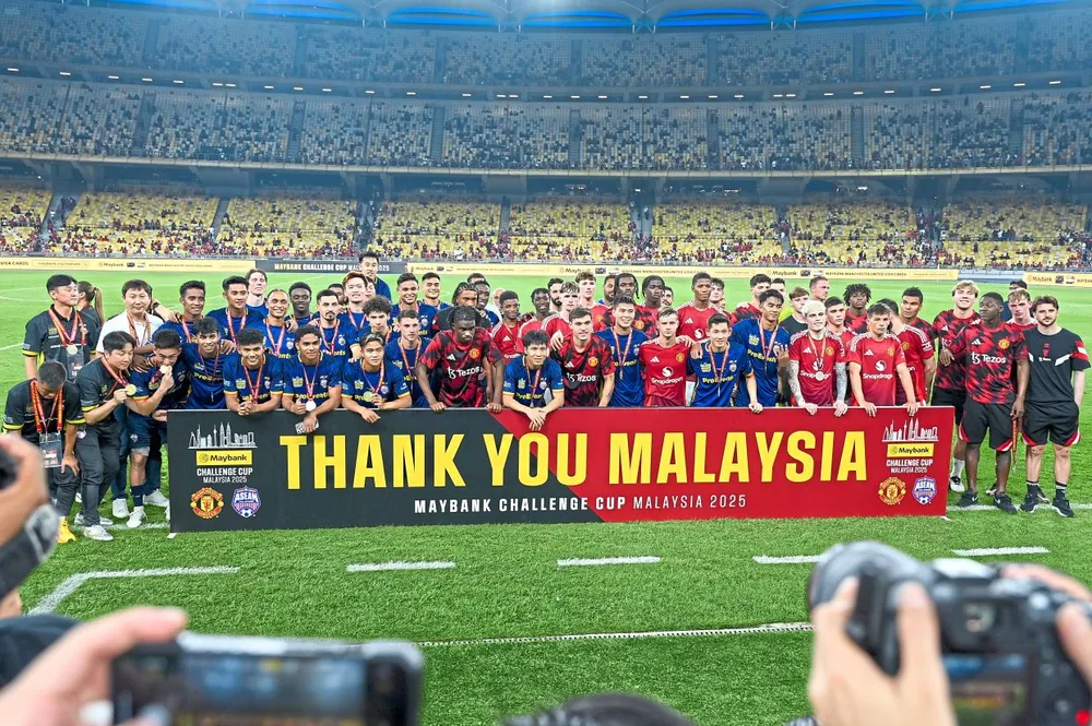 Đội tuyển Việt Nam dưới sự dẫn dắt của HLV Kim Sang-sik đang gây tiếng vang lớn ở Malaysia. Ảnh: NST.