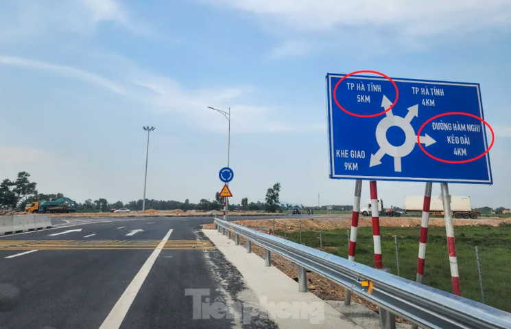Khó hiểu biển báo địa danh ‘lạ’ trên cao tốc Hà Tĩnh - 3