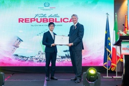 Giảng viên đại học Tôn Đức Thắng nhận tước hiệu Hiệp sĩ Cộng hòa Italia